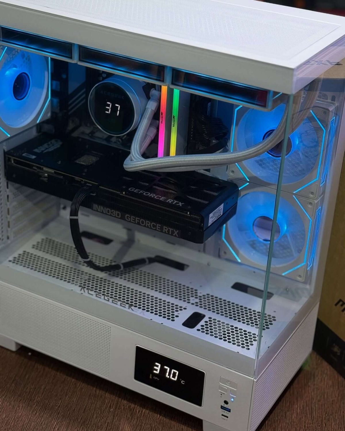 Acegeek Echo Pro White Case with Screen & 750W Gold PSU - Image 4